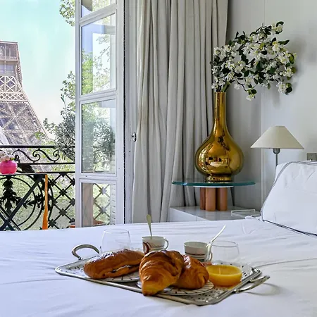 Eiffel Tower View Gem With Ac